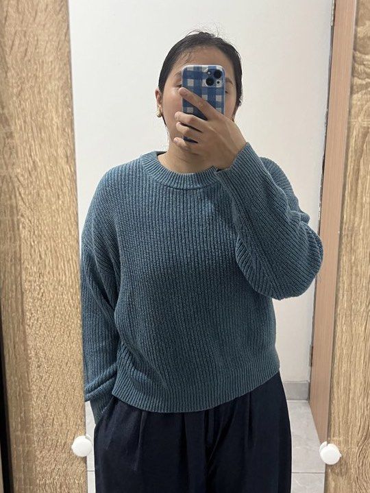 Uniqlo knit (Kategori: Atasan) berada di Tangerang. Dikirim oleh quick_ikamhd (ID iklan 1446430132, Gambar 1). Deskripsi: Uniqlo knit Bahan rajut lembut LD 120-140 cm Panjang 60 cm .