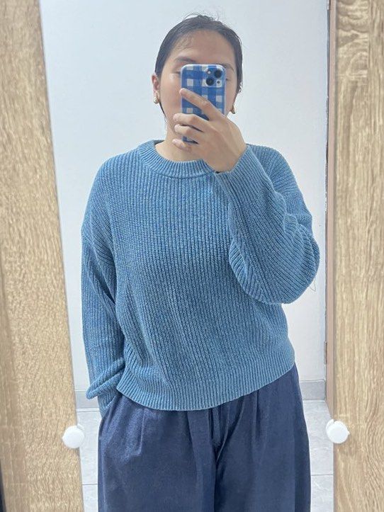Uniqlo knit (Kategori: Atasan) berada di Tangerang. Dikirim oleh quick_ikamhd (ID iklan 1446430132, Gambar 2). Deskripsi: Uniqlo knit Bahan rajut lembut LD 120-140 cm Panjang 60 cm .