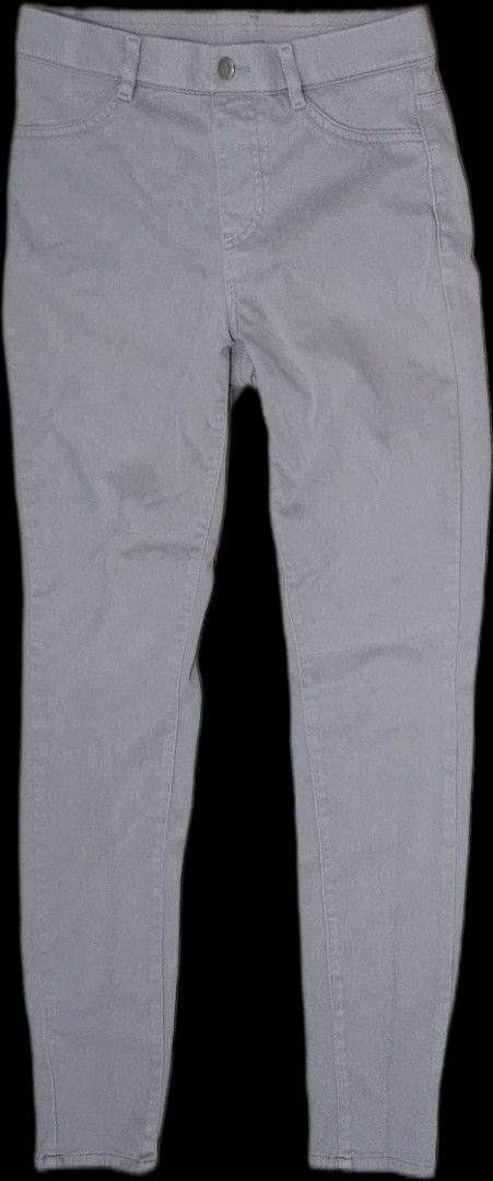 Uniqlo Light Grey Jeggings (Category: Jeans) located in Makati City. Submitted by xzyche (Listing ID 1447713336, Image 1). Description: - Light grey skinny fit pants - Classic five-pocket design - Button and zip closure - Comfortable for everyday wear - Versatile staple piece, easy to pair with any top - repaired a small hole near belt area (see picture).