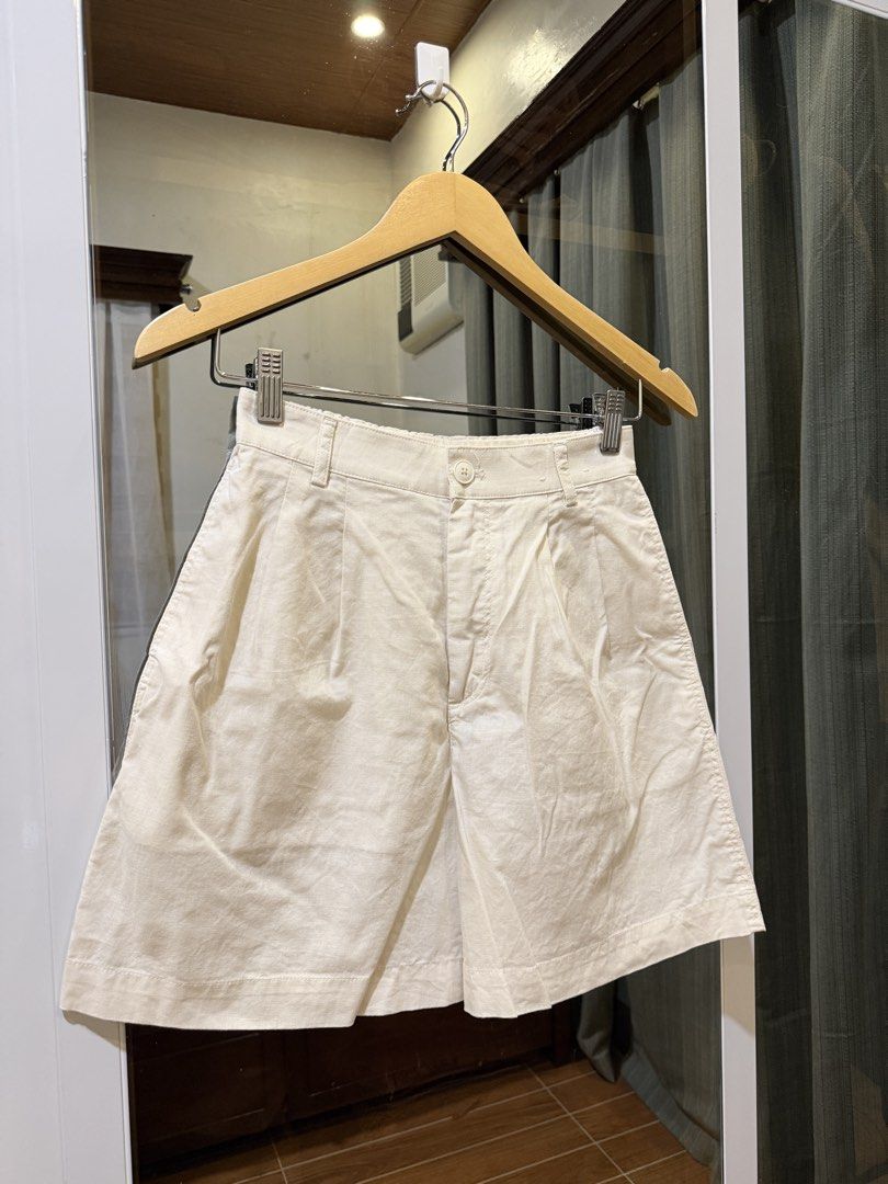 uniqlo linen short (Category: Shorts) located in Bacolod City. Submitted by fordaseaa (Listing ID 1447877141, Image 1). Description: small.