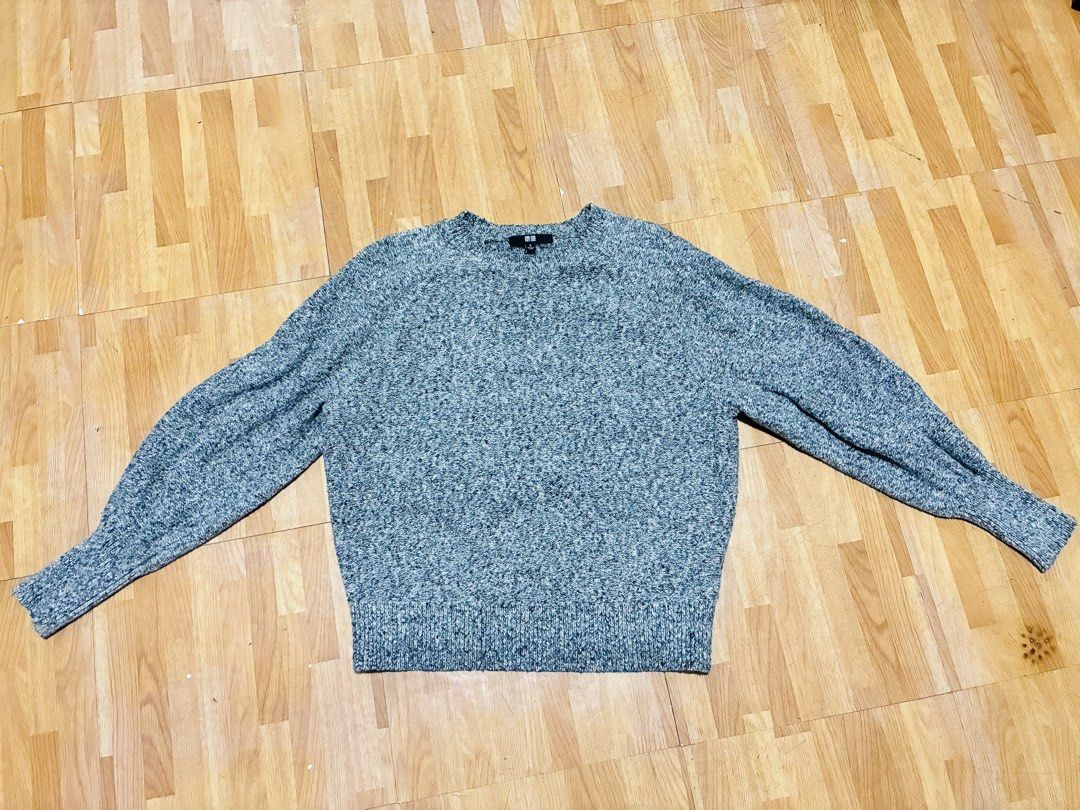 Uniqlo Speckled Knit Sweater (Category: Longsleeves) located in Quezon City. Submitted by grai25 (Listing ID 1447810449, Image 3). Description: - Uniqlo grey speckled knit sweater - Long sleeves with ribbed cuffs - Classic crew neck style - Cozy and warm for cooler weather - Versatile for pairing with jeans or skirts.