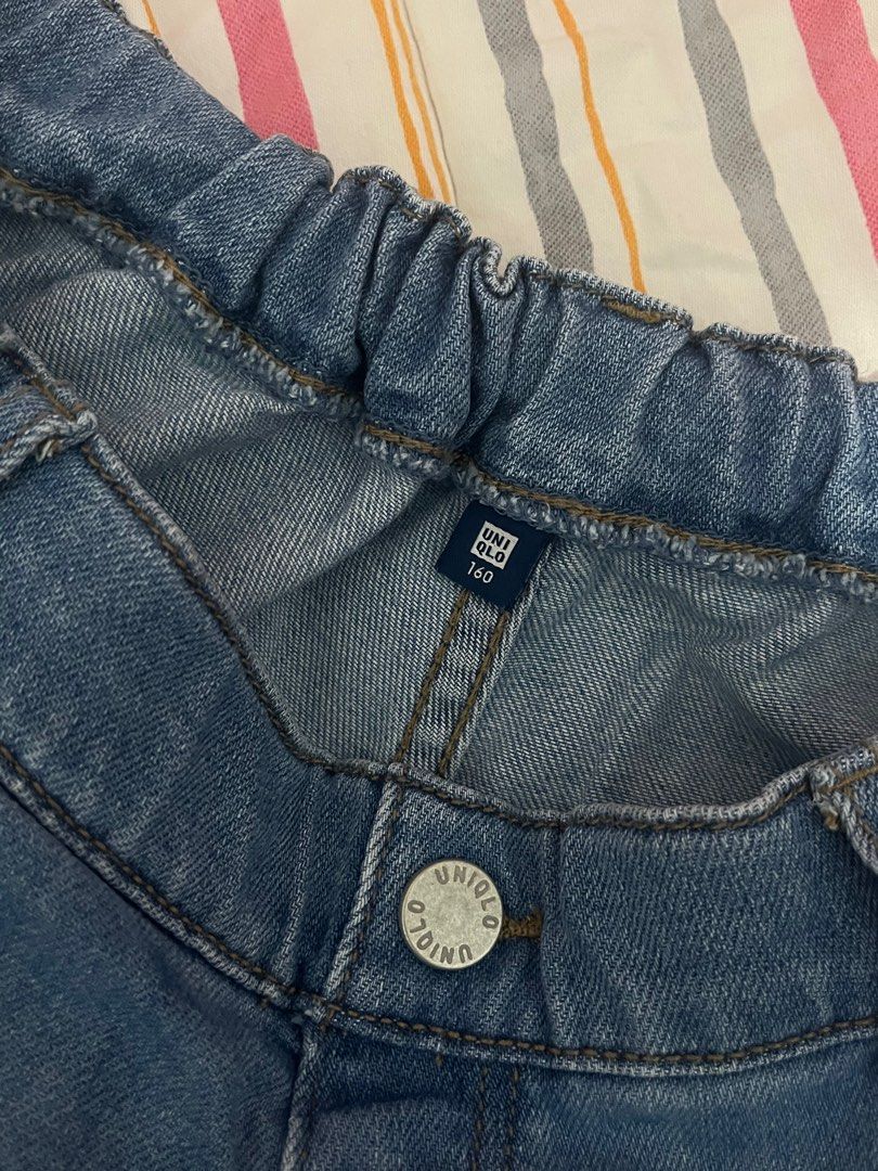 Uniqlo Wide Leg Jeans (Category: Jeans) located in Las Pinas. Submitted by sujninee (Listing ID 1447708791, Image 2). Description: - Uniqlo light wash wide leg jeans - Comfortable elastic waistband at the back - Button and zip closure at the front - Perfect for everyday wear - Easy to style - can negotiate - rfs: declutter and need funds.