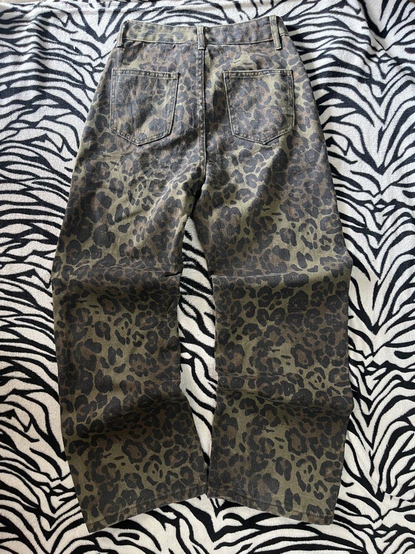 Unisex Leopard Pants (Category: Jeans) located in Santo Tomas. Submitted by venpineda (Listing ID 1447736333, Image 2). Description: No issue Pampanga location .