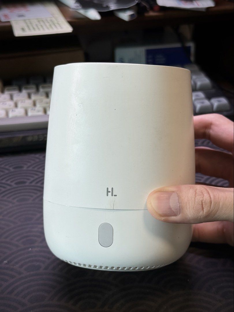 USB Diffuser Humidifier (Category: Home Fragrance) located in Singapore. Submitted by starrystarrynight_ (Listing ID 1447703913, Image 1). Description: HL USB Mini Air Diffuser/ Humidifier Small size, 120ML, good for small home/ office Seldom used hence selling .