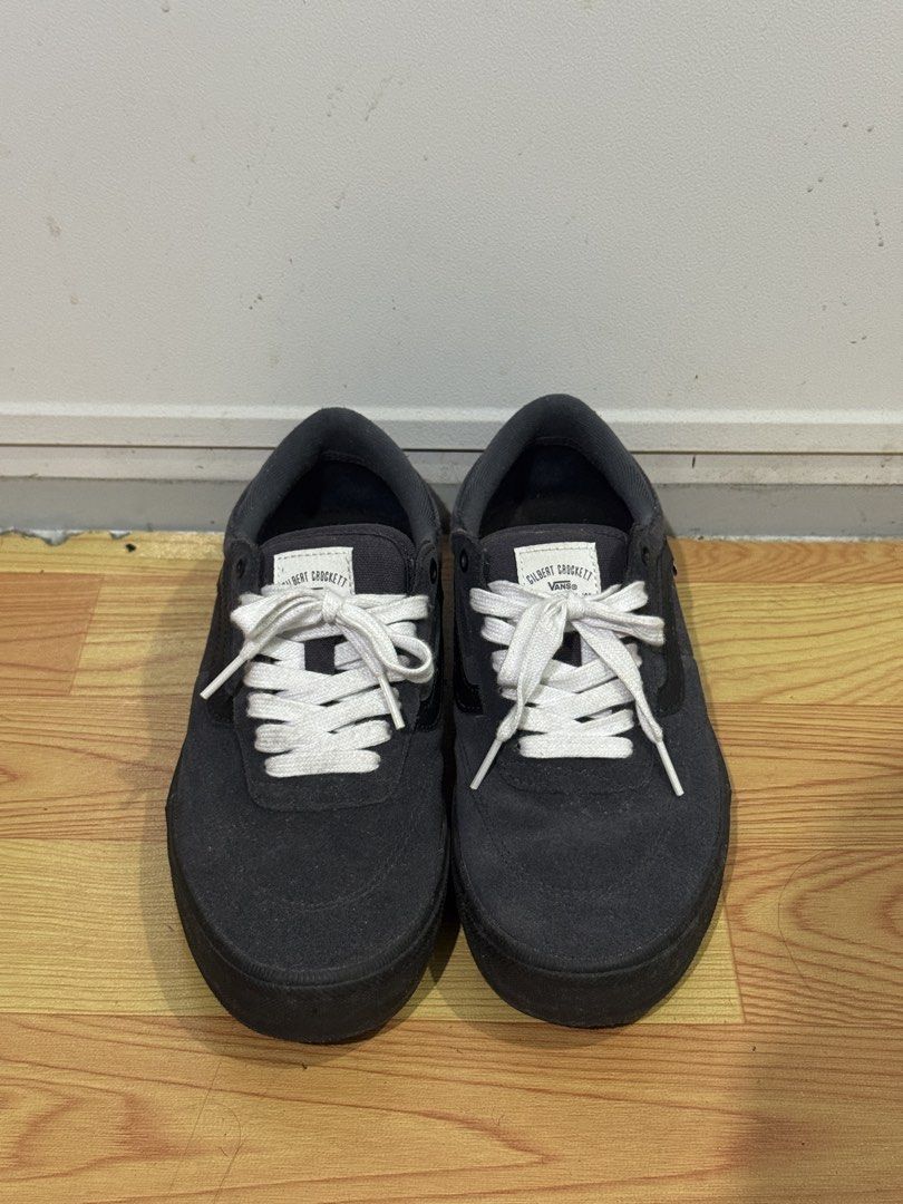 Vans Gilbert Crockett (Category: Casual Shoes) located in Manila. Submitted by naztymac (Listing ID 1447774969, Image 2). Description: Vans Skate Shoe Gilbert Crockett Size: 8.5 Color: Dark Navy No OG box.