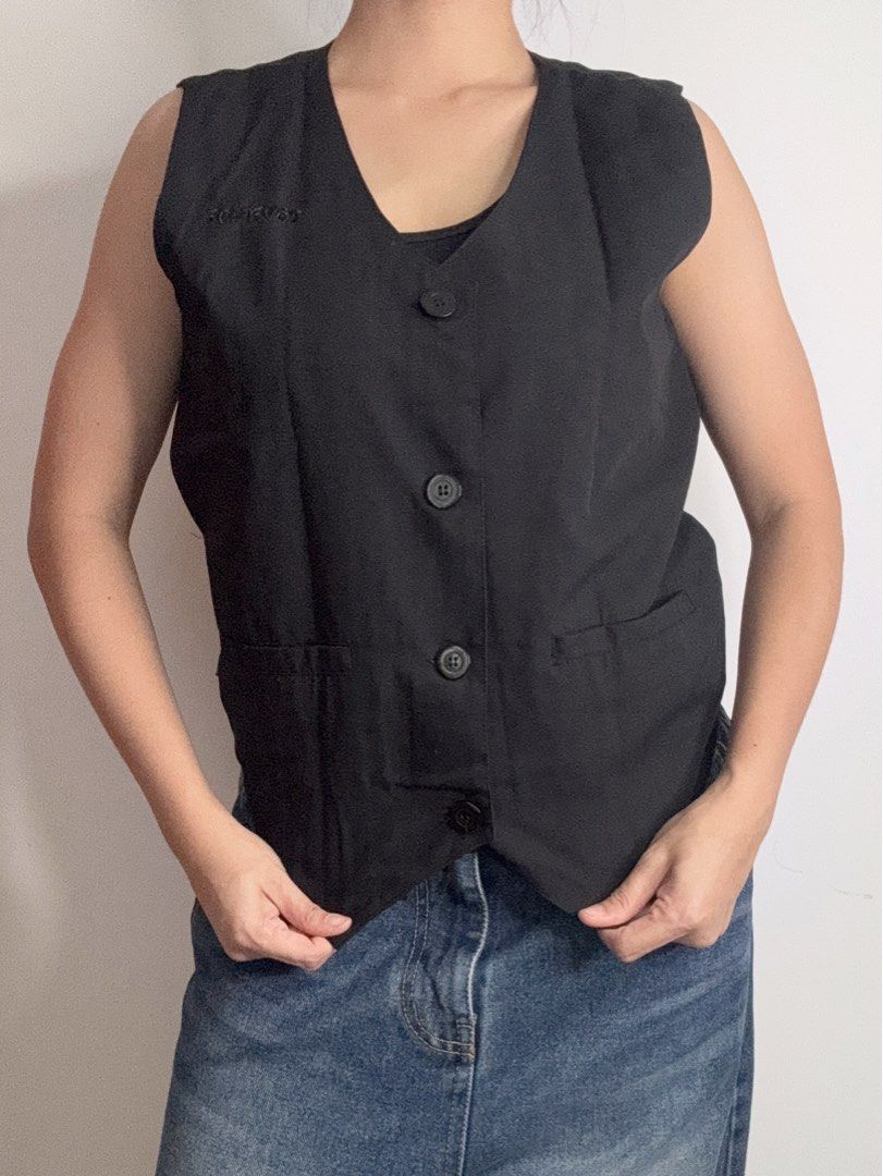 vest hitam (Kategori: Baju Luaran) berada di Jakarta Selatan. Dikirim oleh sweetlittlepie (ID iklan 1447737913, Gambar 1). Deskripsi: ld 96cm panjang 56cm.