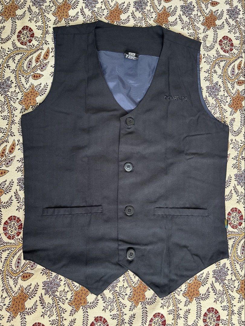 vest hitam (Kategori: Baju Luaran) berada di Jakarta Selatan. Dikirim oleh sweetlittlepie (ID iklan 1447737913, Gambar 2). Deskripsi: ld 96cm panjang 56cm.