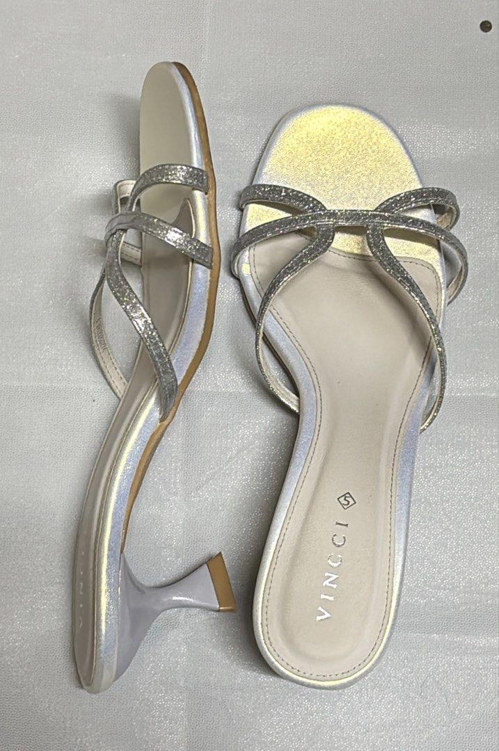 VINCCI SIZE 5 WOMEN HEELS CONVO HEELS DINNER EVENT (Category: Heels) located in Shah Alam. Submitted by wear2slay (Listing ID 1447862965, Image 2). Description: size 5 vincci silver ❗️worn twice.