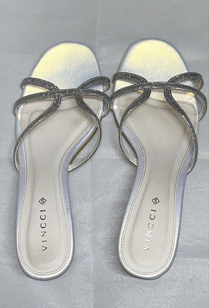 VINCCI SIZE 5 WOMEN HEELS CONVO HEELS DINNER EVENT (Category: Heels) located in Shah Alam. Submitted by wear2slay (Listing ID 1447862965, Image 1). Description: size 5 vincci silver ❗️worn twice.