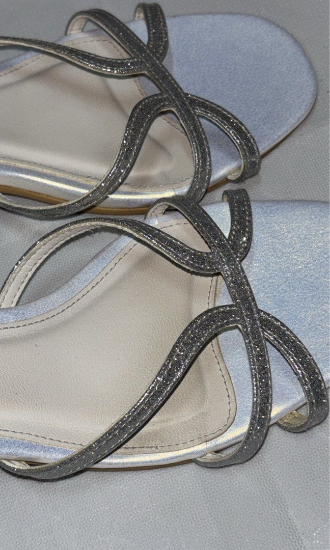 VINCCI SIZE 5 WOMEN HEELS CONVO HEELS DINNER EVENT (Category: Heels) located in Shah Alam. Submitted by wear2slay (Listing ID 1447862965, Image 3). Description: size 5 vincci silver ❗️worn twice.