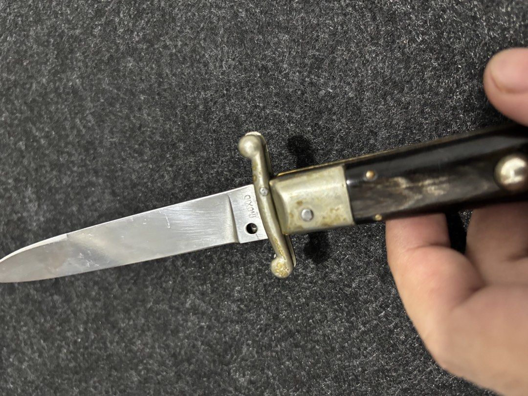 Vintage Italy Stilleto (Category: Vintage Collectibles) located in Bacoor. Submitted by round2pinas (Listing ID 1447874257, Image 2). Description: - Vintage Italian Stiletto knife - Authentic Italian craftsmanship - Unique dark horn handle with detailed accents - Sharp, classic blade design - A must-have for any vintage knife collector.