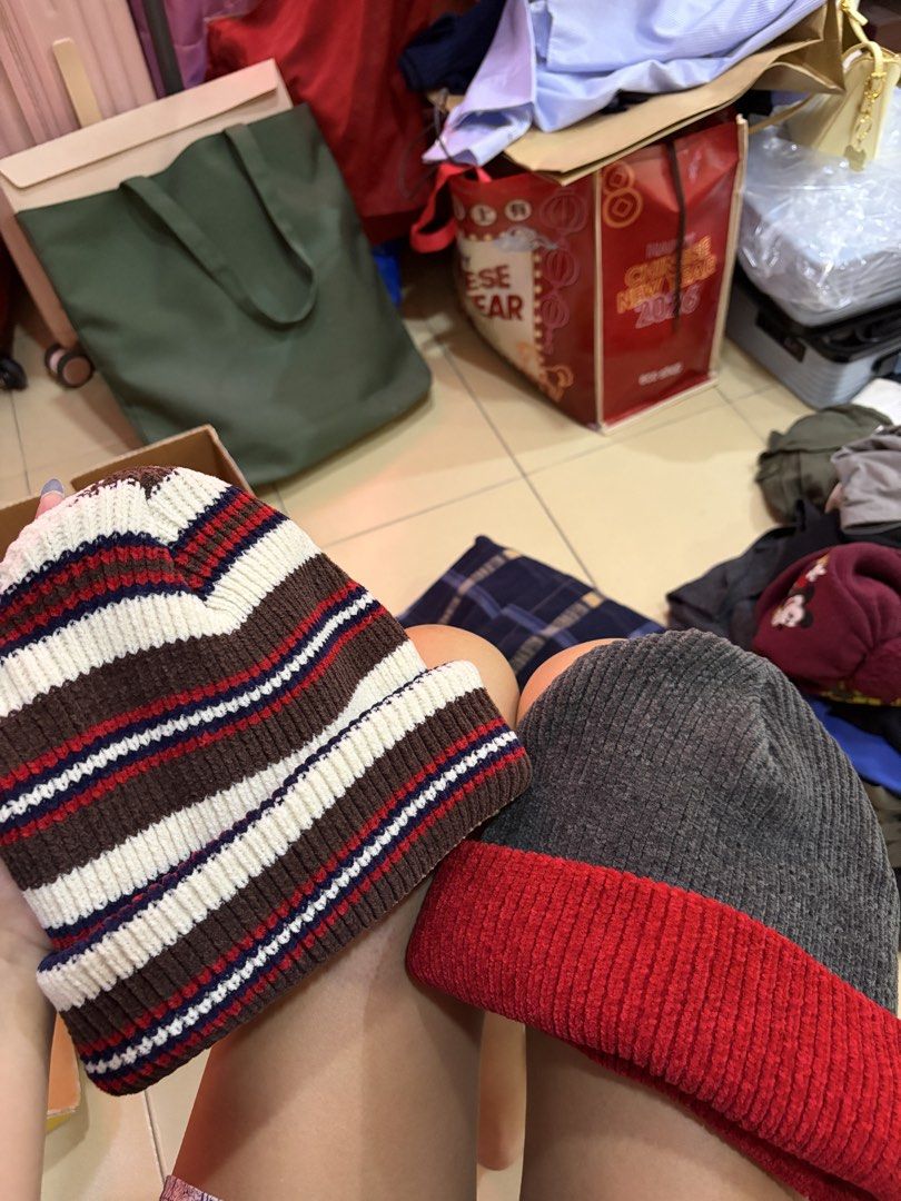 Winter beanie unisex (Category: Babies & Kids Fashion) located in Puchong. Submitted by savemywears (Listing ID 1447781890, Image 1). Description: Bought from winter sports store Super thick knit Circumference around 40cm Take both .