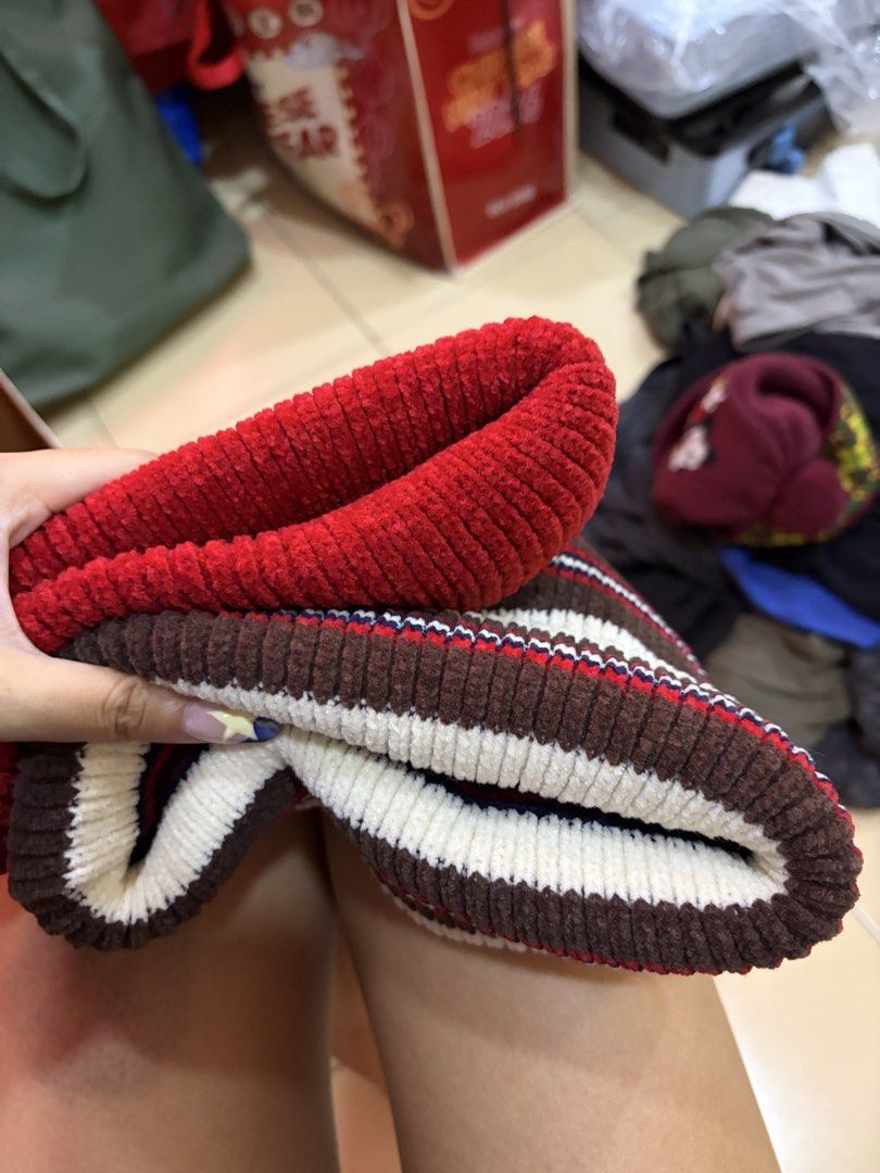 Winter beanie unisex (Category: Babies & Kids Fashion) located in Puchong. Submitted by savemywears (Listing ID 1447781890, Image 2). Description: Bought from winter sports store Super thick knit Circumference around 40cm Take both .
