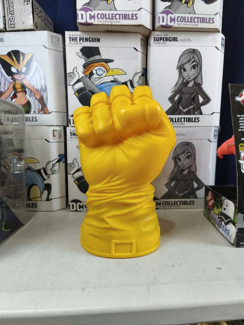 Yellow Infinity Gauntlet Coin Bank with Gems (Category: Western Merchandise) located in Makati City. Submitted by jetpiraterecords (Listing ID 1447703265, Image 2). Description: - Yellow Infinity Gauntlet design by Diamond Select - Features colorful gems on the knuckles - Bottom opens for easy coin access - Ideal for Marvel fans - Fun desk accessory - Collectible item.