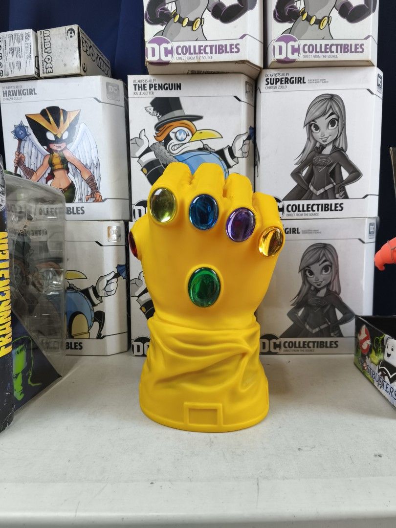 Yellow Infinity Gauntlet Coin Bank with Gems (Category: Western Merchandise) located in Makati City. Submitted by jetpiraterecords (Listing ID 1447703265, Image 1). Description: - Yellow Infinity Gauntlet design by Diamond Select - Features colorful gems on the knuckles - Bottom opens for easy coin access - Ideal for Marvel fans - Fun desk accessory - Collectible item.
