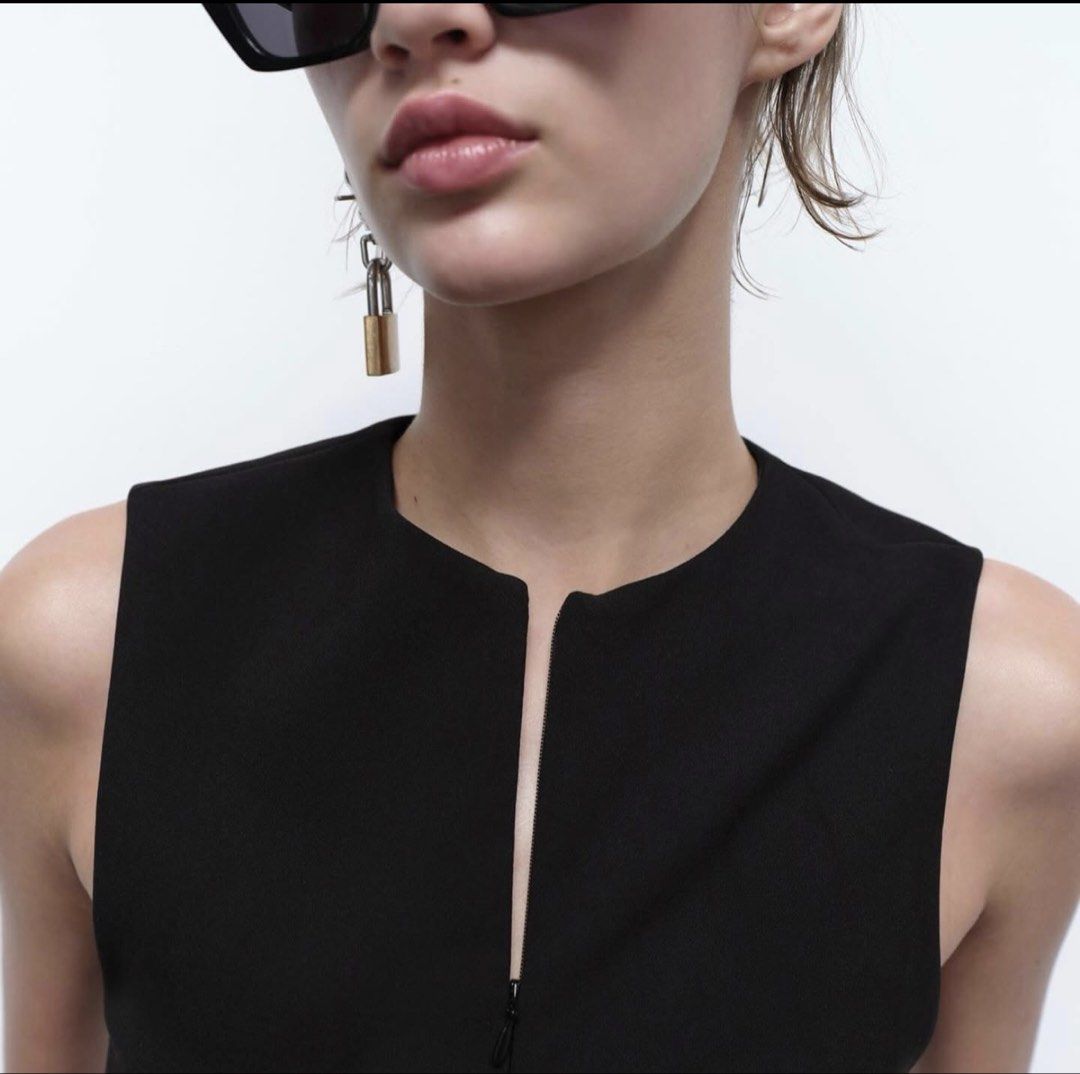 Zara fitted Stretch Top in Black XXL (Category: Sleeveless) located in Quezon City. Submitted by summerfind (Listing ID 1447786909, Image 2). Description: .