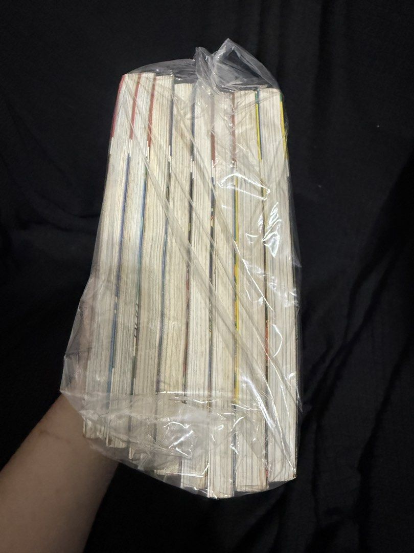 由 bearwing1017 (刊登 ID 1447929845，圖片 3) 提交，位於 桃園市 (Taoyuan) 的 哆啦A夢彩色版漫畫4套合售（有釘有章） (類別：漫畫)，說明：收藏出清 不退換貨 介意勿下單。