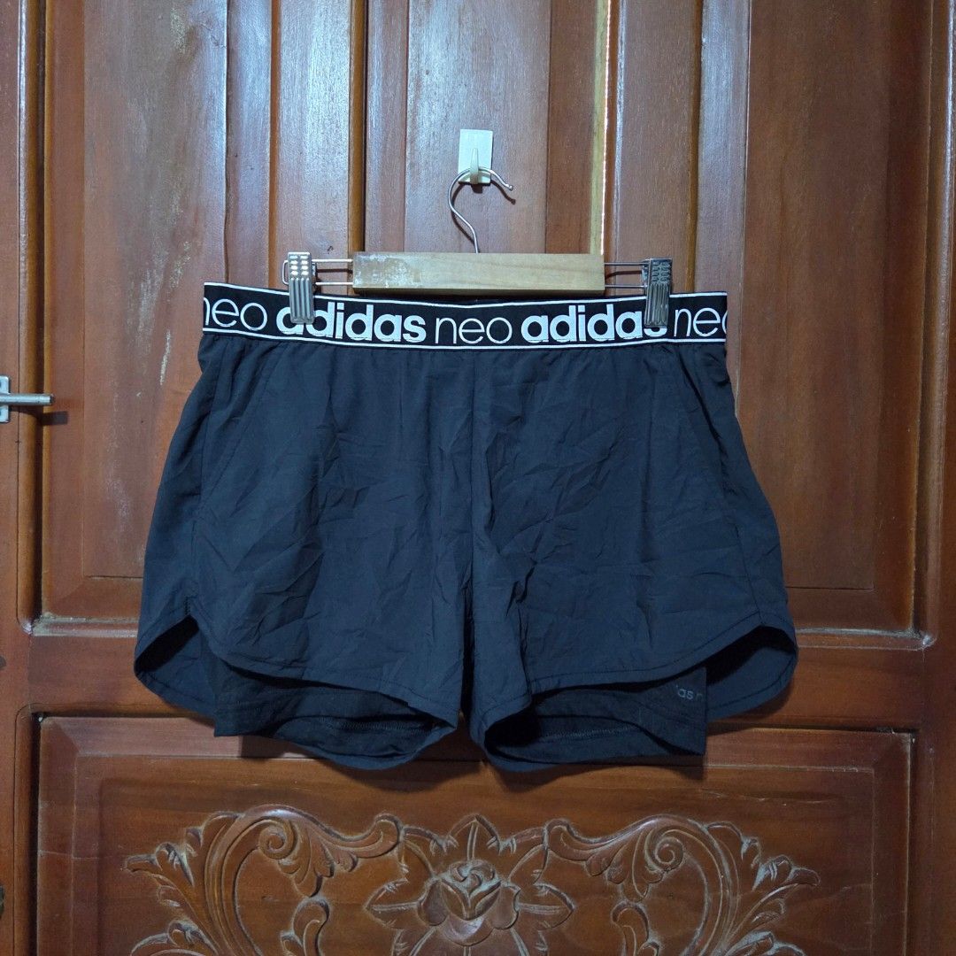 ADIDAS NEO ACTIVE WEAR SHORTS (Category: Activewear) located in Santiago. Submitted by fromboxes (Listing ID 1448010778, Image 2). Description: medium.