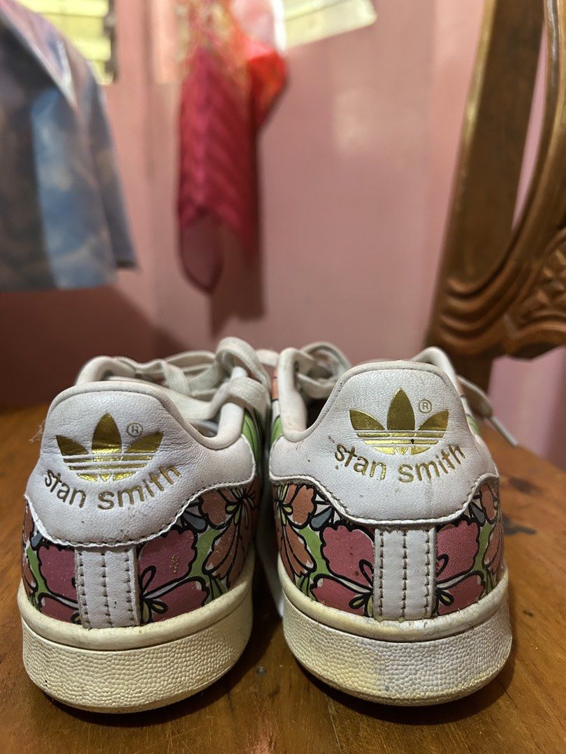 Adidas Stan Smith For Sale (Category: Sneakers) located in Manila. Submitted by krystaltal46420 (Listing ID 1447992392, Image 3). Description: Selling my Adidas Stan Smith in excellent condition. It has only been worn twice and has been stored away ever since. The shoes are still in great shape and only need a good cleaning, as some dust has built up from being kept in storage. No major flaws, and the soles show very minimal signs of use..