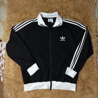 (Category: ) located in . Submitted by albrtthriftpicks (Listing ID 1447985704, Image 1). Description: .