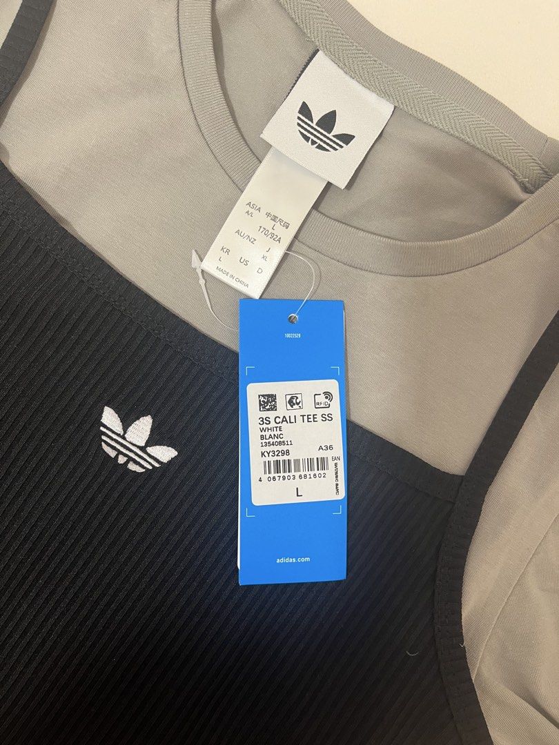 Adidas泡泡袖T-Shirt （分類：T-shirt）位於 Hong Kong。 由 dayday.online.shop 提交（商品編號 1448040920，圖片 3）。簡介： 全新未拆牌 平放$190 女裝L碼 棉料有彈性 泡泡袖假兩件款 (順豐到付或就到交收地點優先)。