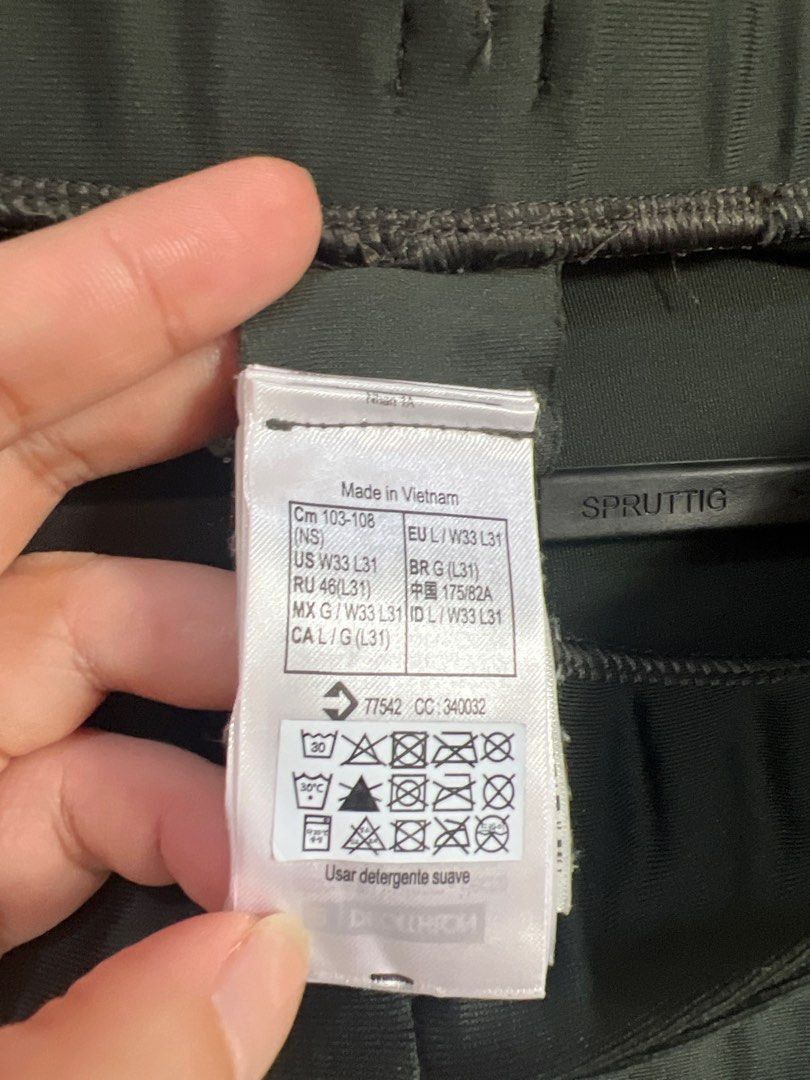 Adjustable Decathlon Olive Jogger Pants (Category: Activewear) located in Paranaque City. Submitted by keithil (Listing ID 1447979089, Image 3). Description: - Dark green Kipsta pants - Size L - Elastic waistband with drawstring - Zippered side pockets - Made in Vietnam - Ideal for sports or casual wear.