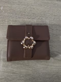 (Kategori: ) berada di . Dikirim oleh her______closet (ID iklan 1447886305, Gambar 1). Deskripsi: .