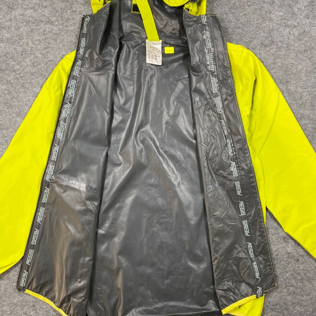 AEGIS Workman Rain Jacket Stretch Perfect – Lime Yellow Waterproof (Size M) (Category: Coats, Jackets and Outerwear) located in Dungun. Submitted by copa_store (Listing ID 1447914808, Image 3). Description: AEGIS Workman Rain Jacket (Stretch Perfect Series) ✅ Brand: Aegis (Workman Japan) ✅ Size: M ✅ Pit to pit: 22 ✅ Length: 29 ✅ Condition: 8/10 Keadaan jaket adalah terpakai dan mempunyai sedikit kesan kotoran pada bahagian tertentu seperti yang d