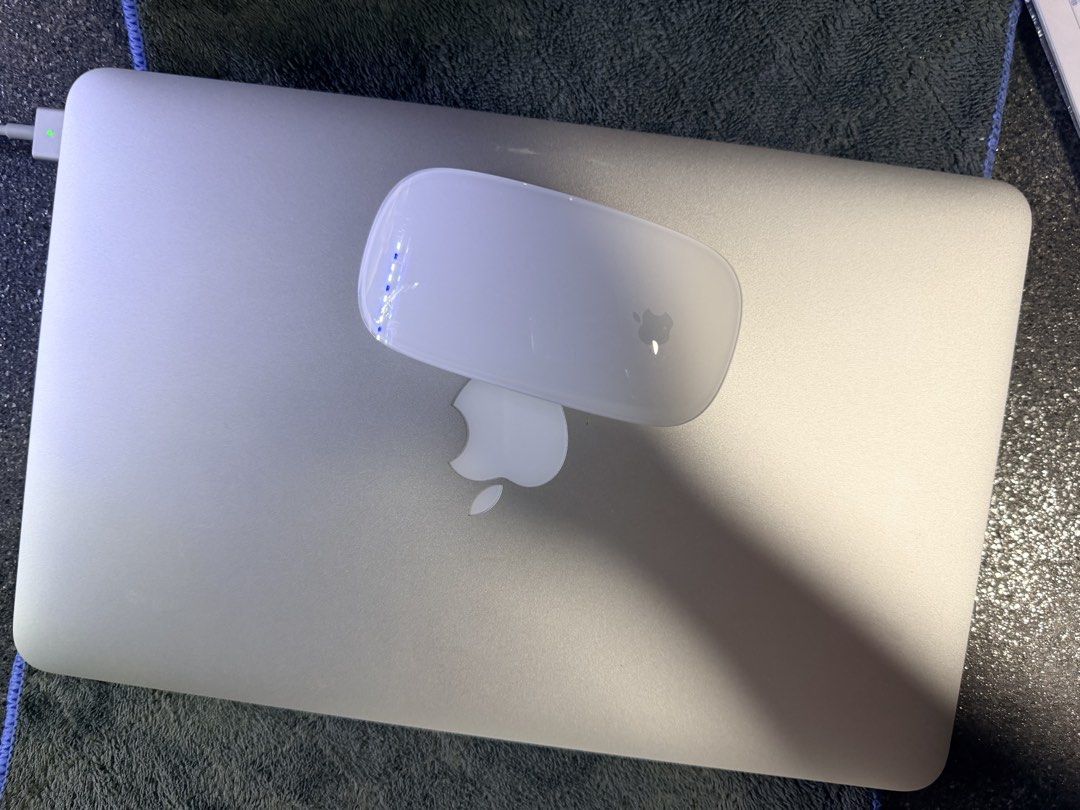 Apple MacBook Air 11-inch Early 2015 with Magic Mouse