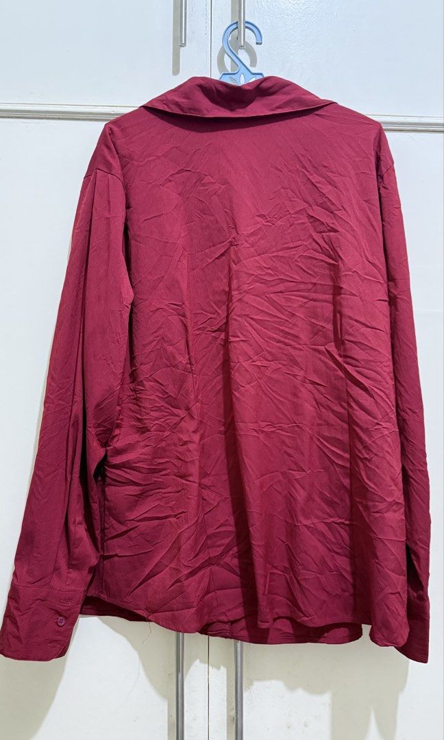 Apt. 9 Woman Red Button-Up Blouse 1X (Category: Blouses) located in Floridablanca. Submitted by cldeclutters (Listing ID 1447946810, Image 3). Description: - Apt. 9 Woman red button-up blouse - Size: 1X - Material: Textured fabric message for when worn photo Needs ironing.