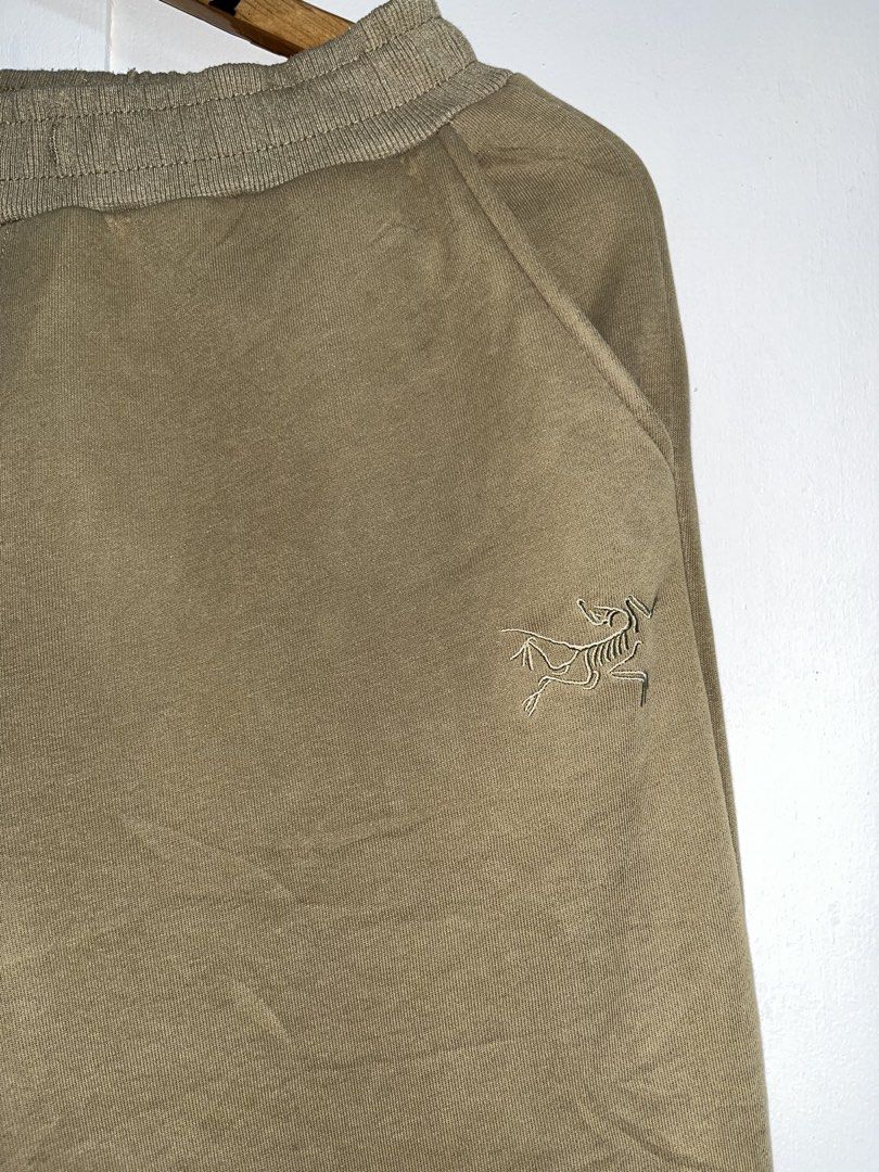 arcteryx khaki sweatpants (Category: Joggers) located in Manila. Submitted by lloydiemmfmannn (Listing ID 1447918216, Image 3). Description: arcteryx khaki sweatpants sz L on tag w24-32 l36 flaws: pasay location ig: ALLIN.THRIFT.