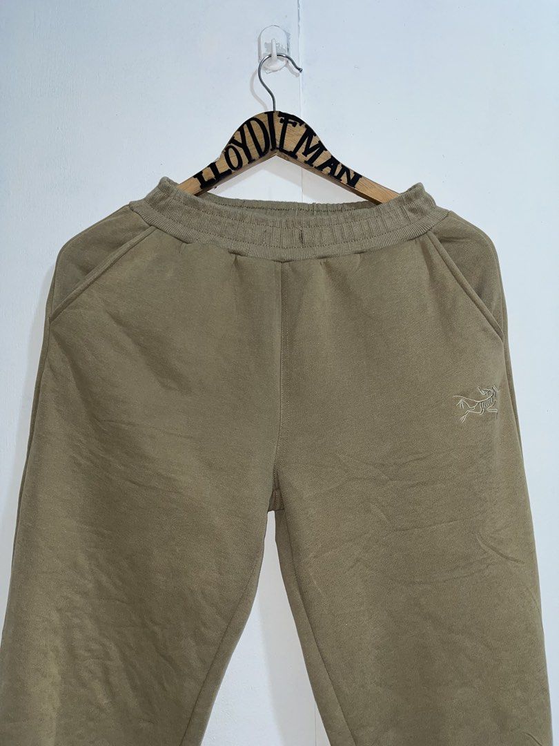 arcteryx khaki sweatpants (Category: Joggers) located in Manila. Submitted by lloydiemmfmannn (Listing ID 1447918216, Image 2). Description: arcteryx khaki sweatpants sz L on tag w24-32 l36 flaws: pasay location ig: ALLIN.THRIFT.