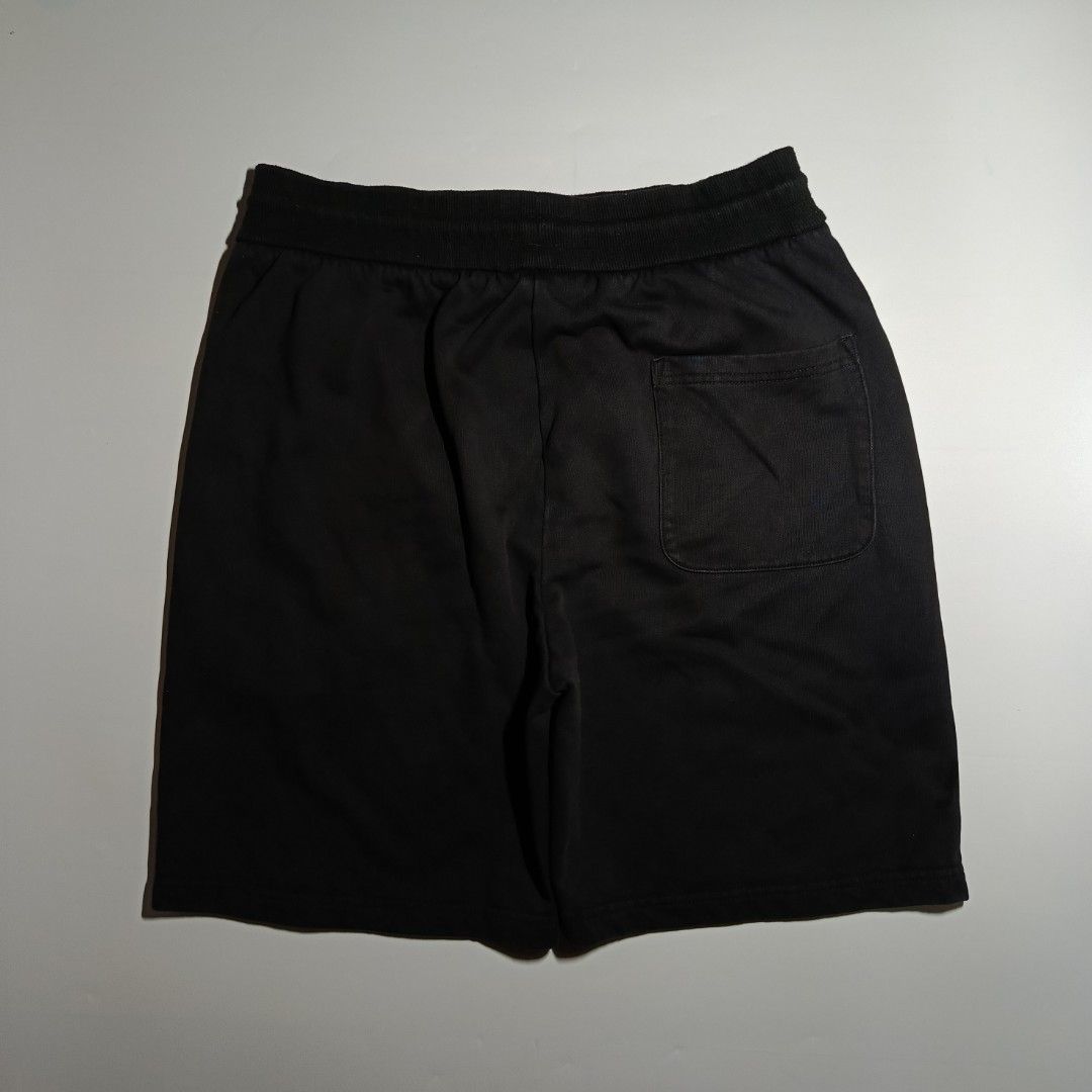 ARC'TERYX Sweatshort (Category: Shorts) located in Manila. Submitted by deftzy (Listing ID 1447901956, Image 3). Description: Excellent condition No issue Waist: 32" - 38" Length: 20" Leg opening: 11".