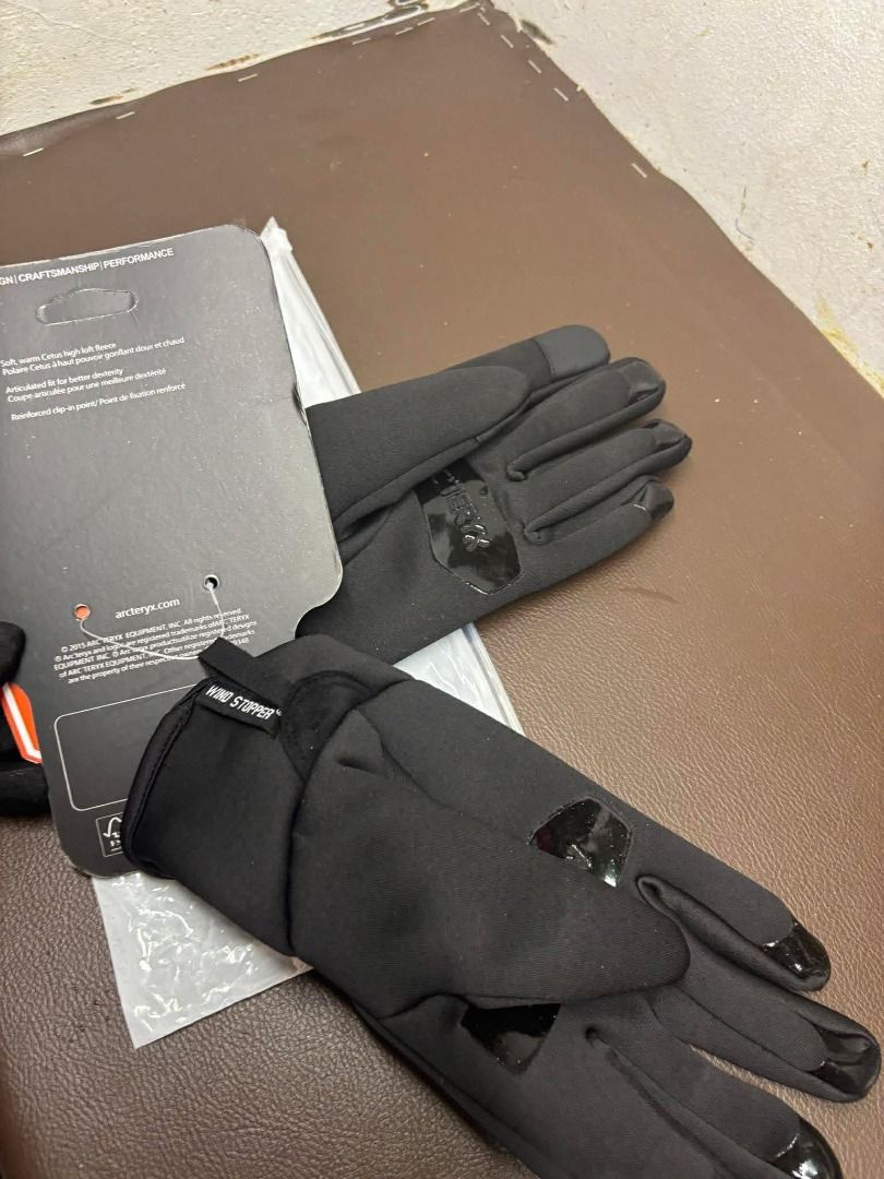 Arc'teryx Venta Windstopper Gloves Black White Logo (Category: Packaged & Instant Food) located in Bacoor. Submitted by fafofa (Listing ID 1447945207, Image 2). Description: Arc'teryx Venta Windstopper Gloves Black White Logo.