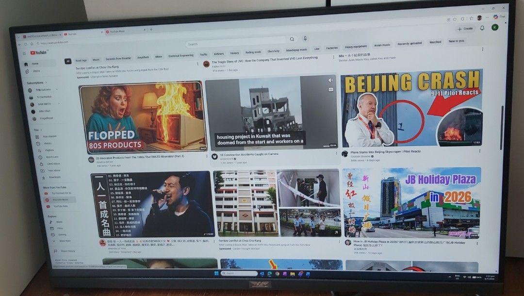 Armaggeddon Computer Monitor - 27 inch / 27"