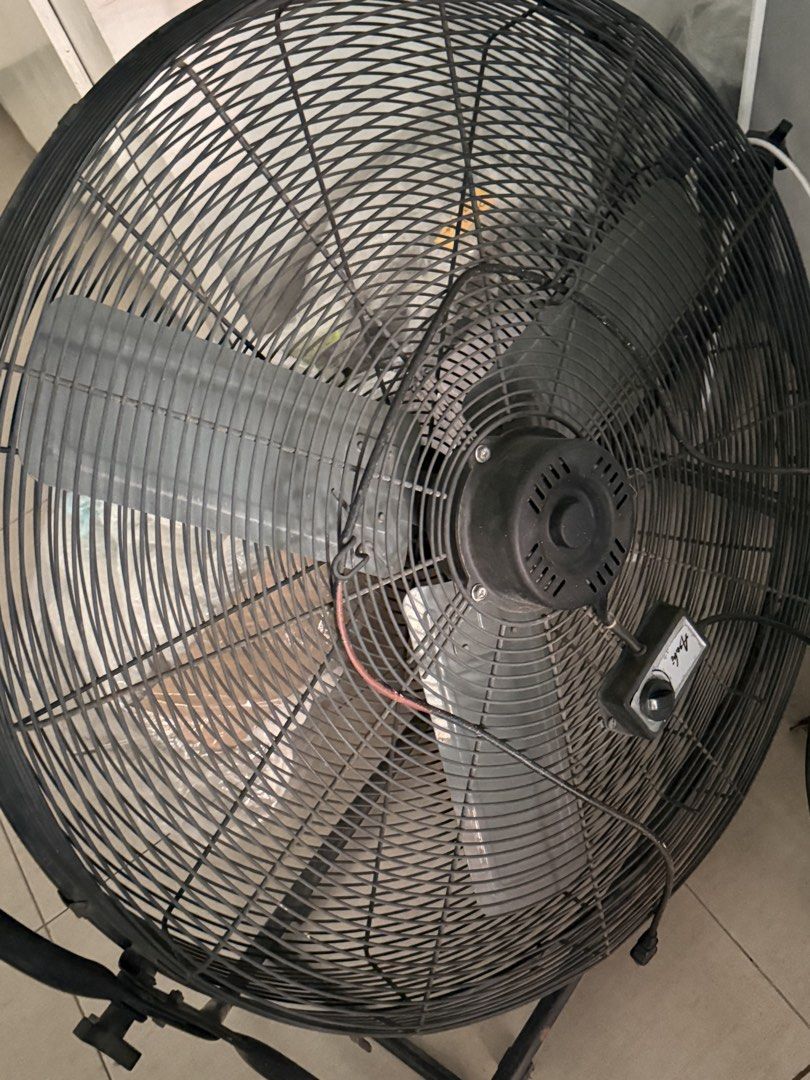 Asahi Industrial Floor Fan (Category: Fans) located in Manila. Submitted by closetrkives (Listing ID 1448041476, Image 3). Description: .