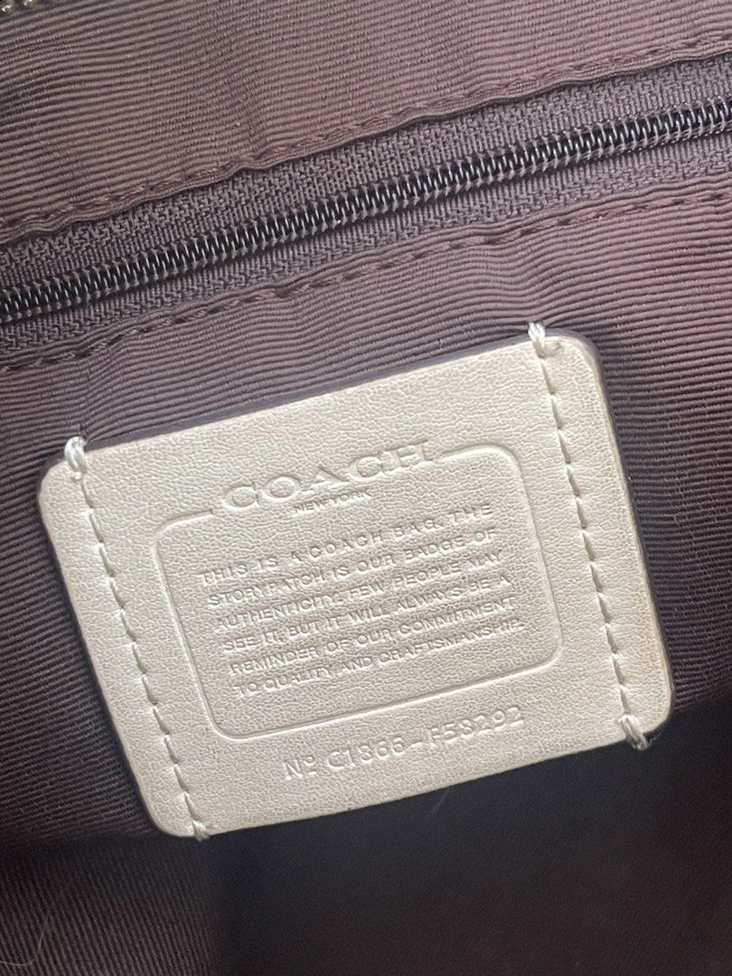 Authentic Coach Signature Tote Bag (Category: Luxury Bags & Wallets) located in Sampaloc. Submitted by arim_14 (Listing ID 1447937204, Image 3). Description: - Authentic Coach tote bag - Zipper: Fully functional - Origin: Made in Vietnam -May signs of used sa handle and body, but still look good in person.