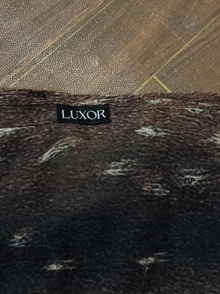 Bambi Luxor Viscose (Kategori: Syal) berada di Jakarta Selatan. Dikirim oleh lovedby.dinz (ID iklan 1448074387, Gambar 2). Deskripsi: Masih bagus bgt jarang dipakaiiii Bisa oyen .