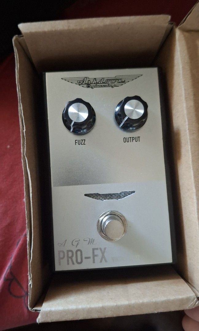 Bass Pedal Fuzz (Category: Soundbars, Speakers & Amplifiers) located in Manila. Submitted by jacobsarmi93619 (Listing ID 1447921208, Image 2). Description: Ash Down Vintage Fuzz Bass Pedal, Can send demo videos if needed. Only used twice-kaya medyo bago bago pa. - Simple 2-knob control (Fuzz, Output) - Works great for guitar or bass - True bypass switching - 9V DC powered Loc: Paranaque.