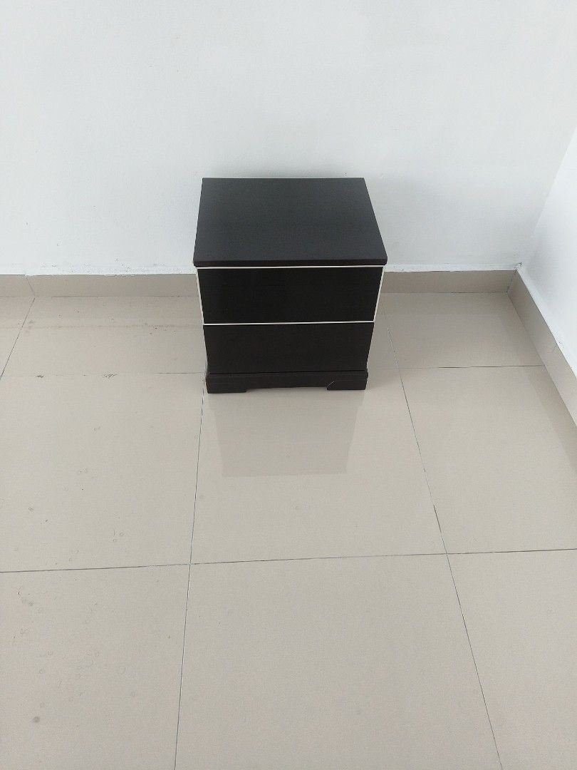 Bedside table (Category: Hobs & Hoods) located in Kuala Lumpur. Submitted by 8Bingo8 (Listing ID 1447936295, Image 2). Description: Bedside table as seen from picture got 6 sets.