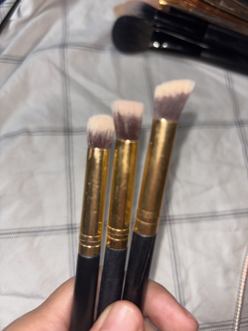 BH cosmetics brush set (Category: Makeup) located in Paranaque City. Submitted by graceyy.rp (Listing ID 1447965605, Image 2). Description: FS: BH Cosmetics Eye Brush Set 3pcs - ₱250 repriced Includes: 3pcs Eye Brushes - blending & shader brushes Gold ferrule, black handle, legit BH Cosmetics Condition: Preloved, washed & sanitized. Bristles intact, minimal shedding. Good for eyeshadow blending. RFS: Decluttering, need funds Pick-up Manila / Lala