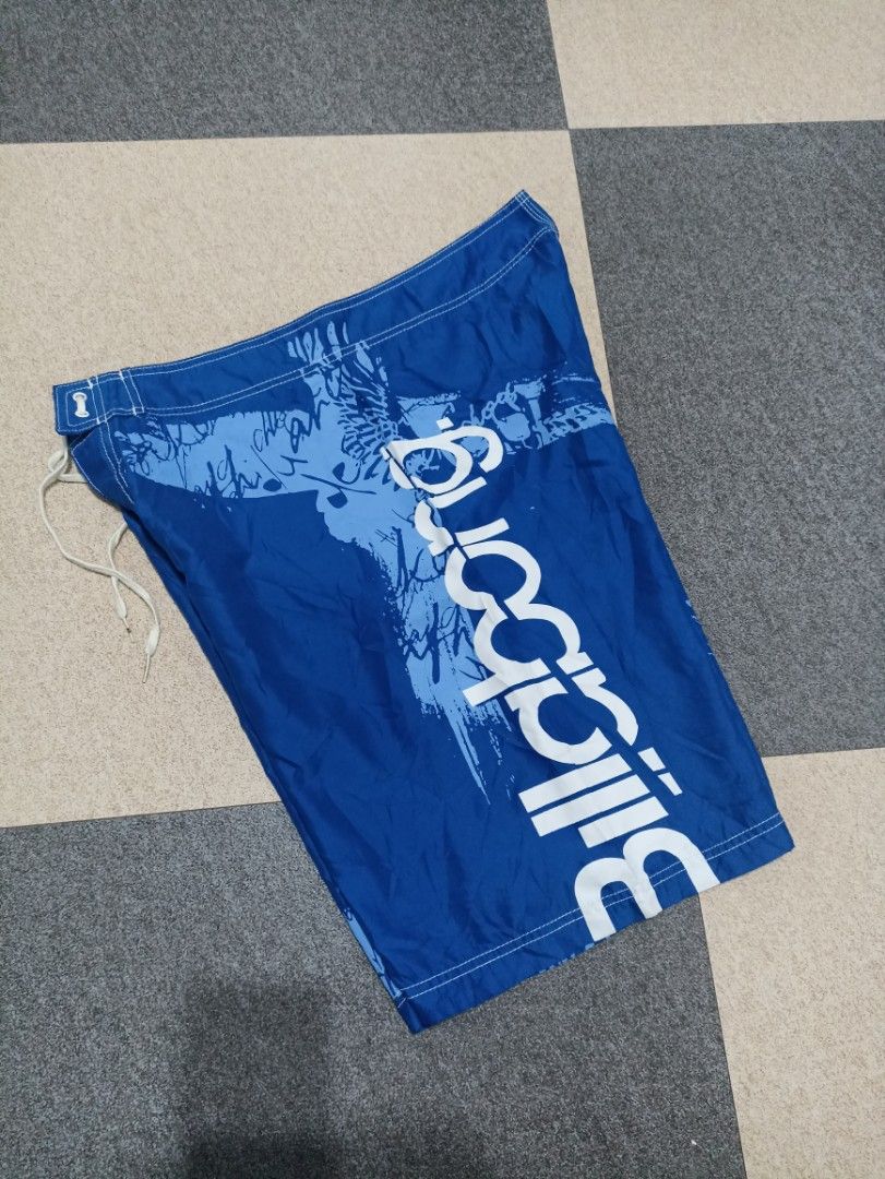 Billabong Blue Board Shorts Size 36 (Category: Swim Trunks & Board Shorts) located in Marawi City. Submitted by abdullah0692139 (Listing ID 1448037644, Image 3). Description: - Blue Billabong board shorts - Size 36 - Features graphic print and Billabong logo - Made with factory stretch material - Comes with comb tag - Ideal for swimming or surfing.