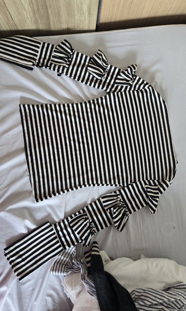 Black and white stripe Longslevee (2nd hand) (Category: Longsleeves) located in Manila. Submitted by gladyspota12770 (Listing ID 1447970345, Image 1). Description: size S-M.