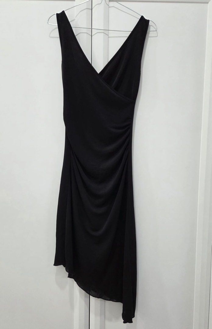 Black Asymmetrical Dress / Dress Hitam Polos Asimetris (Kategori: Gaun & Rok) berada di Tangerang. Dikirim oleh awake. (ID iklan 1448042623, Gambar 2). Deskripsi: *ੈ✩‧₊˚ Black Asymmetrical Dress / Dress Hitam Polos Asimetris — 125k 🌬 size S 🌬 panjang 107 cm, LD 84 cm.