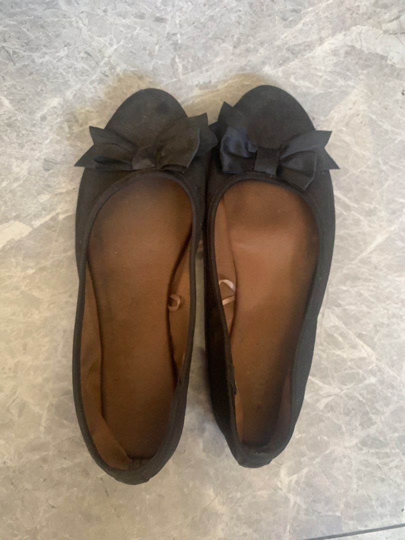 Black Ballet Flats with Bow Detail (Category: Flats & Sandals) located in Calamba. Submitted by trlys (Listing ID 1447888290, Image 1). Description: - Chic black ballet flats - Adorable bow detail on the front - Effortless slip-on design - Comfortable for everyday use.
