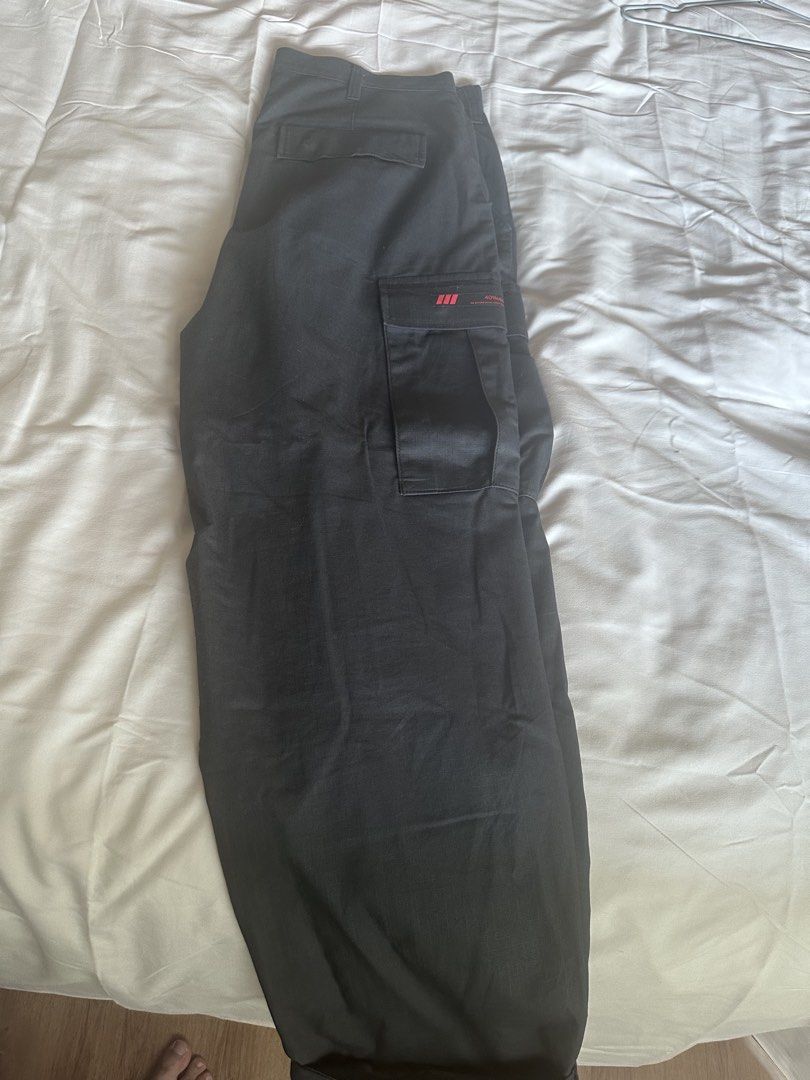 Wtaps (Category: Trousers) located in Singapore. Submitted by zachary2702 (Listing ID 1447919472, Image 1). Description: Black cargo pants with red pocket accent. Comfy, versatile for casual or work..