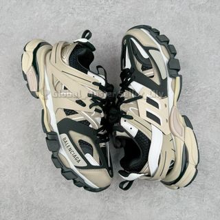 (Category: ) located in . Submitted by fashion.luxe (Listing ID 1447960482, Image 1). Description: .
