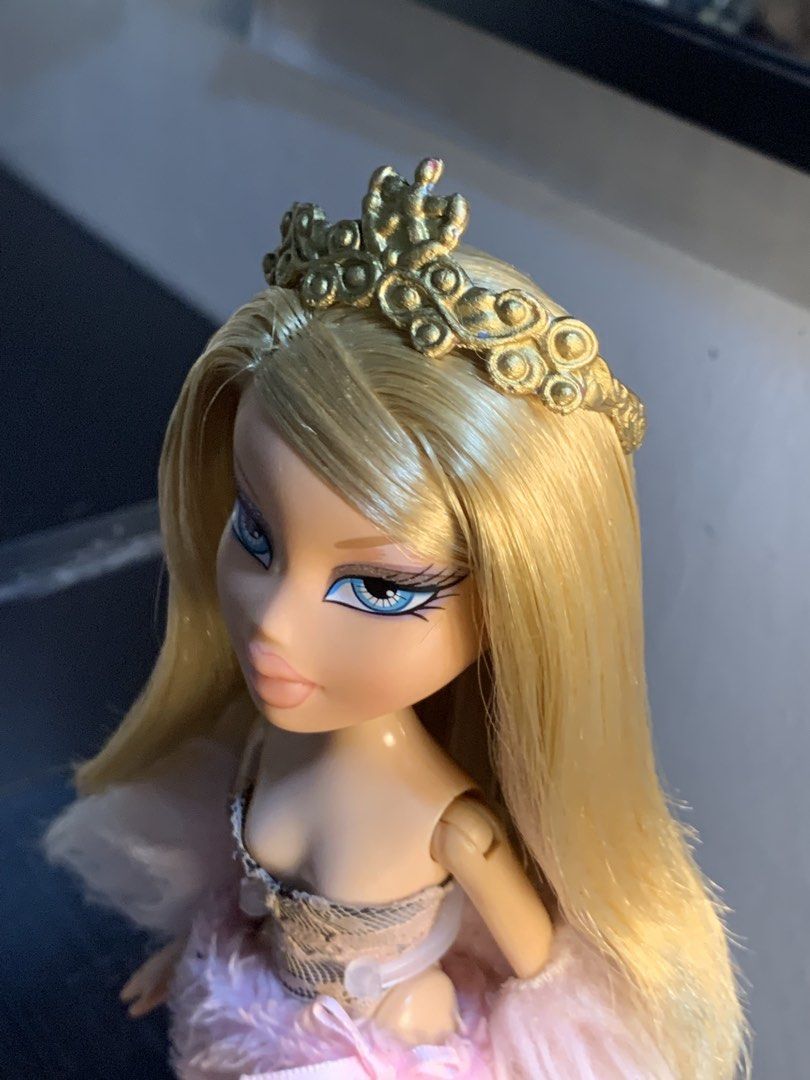 Bratz Princess inspired Tiara Crown Accessory (Category: Kids Toys) located in Manila. Submitted by polie.juchi (Listing ID 1448052136, Image 2). Description: - Gold Tiara Crown for Bratz dolls ✨ - Fits well on the doll's head (Bratz,MH) - 3D Print and repainted.