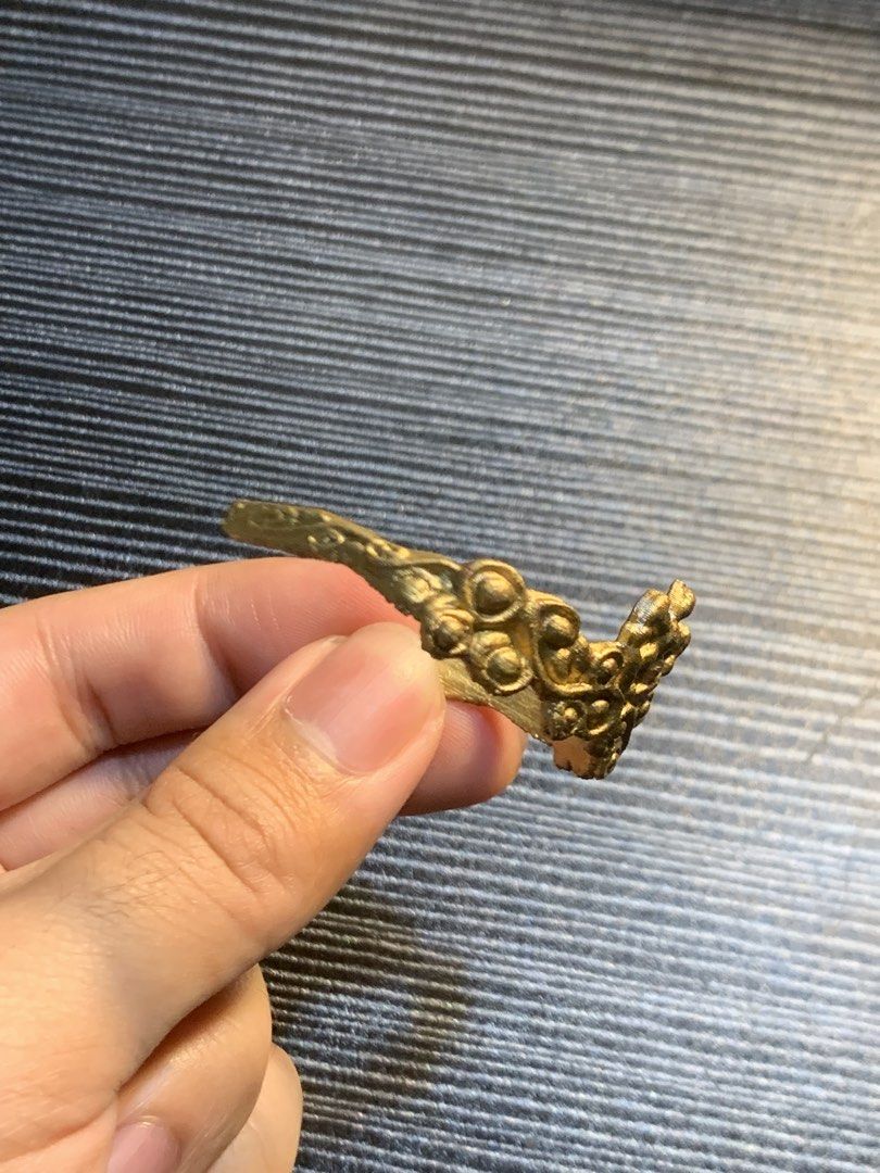 Bratz Princess inspired Tiara Crown Accessory (Category: Kids Toys) located in Manila. Submitted by polie.juchi (Listing ID 1448052136, Image 3). Description: - Gold Tiara Crown for Bratz dolls ✨ - Fits well on the doll's head (Bratz,MH) - 3D Print and repainted.