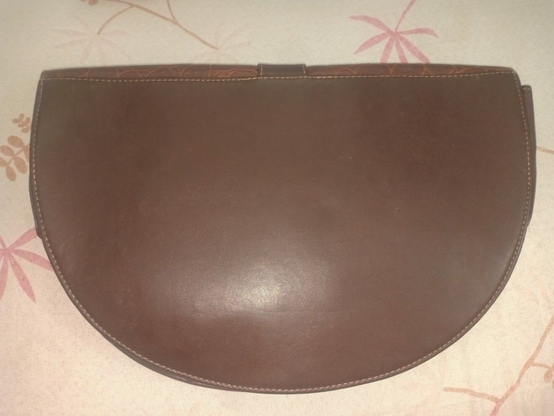 Brown Leather Crocodile Embossed Clutch Bag with Strap (Category: Clutches) located in Manila. Submitted by macchi1216 (Listing ID 1447976450, Image 2). Description: - Brown leather clutch - Crocodile embossed flap - Detachable strap with buckle - Zipper closure inside - Patterned lining - Ideal for evenings out or as a statement piece.